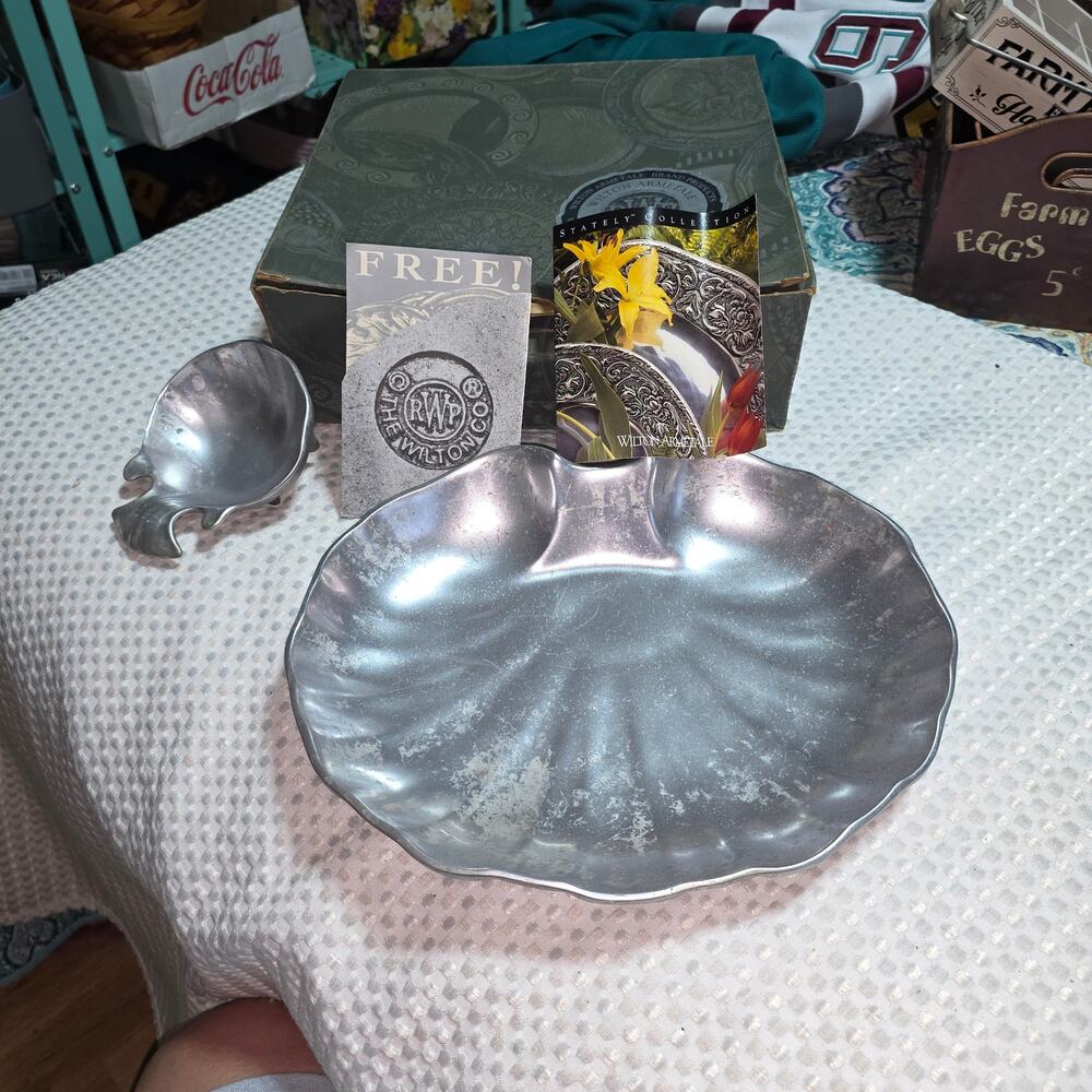WILTON ARMETALE PEWTER CLAM STYLE SERVING BOWL WITH DIP TRAY